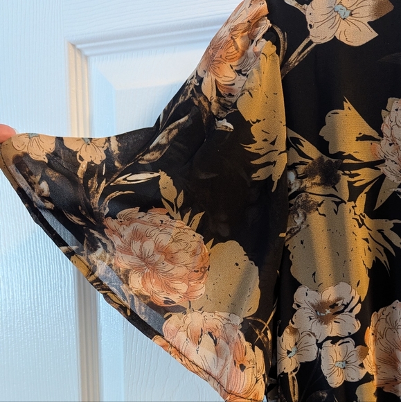 Hayden | Floral Asymmetrical Hem Dress - Picture 3 of 7